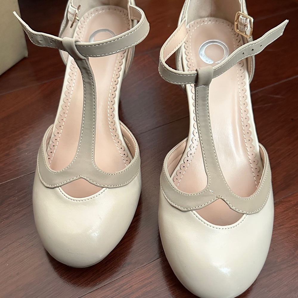 Journee Collection Olina Nude 7.5W
